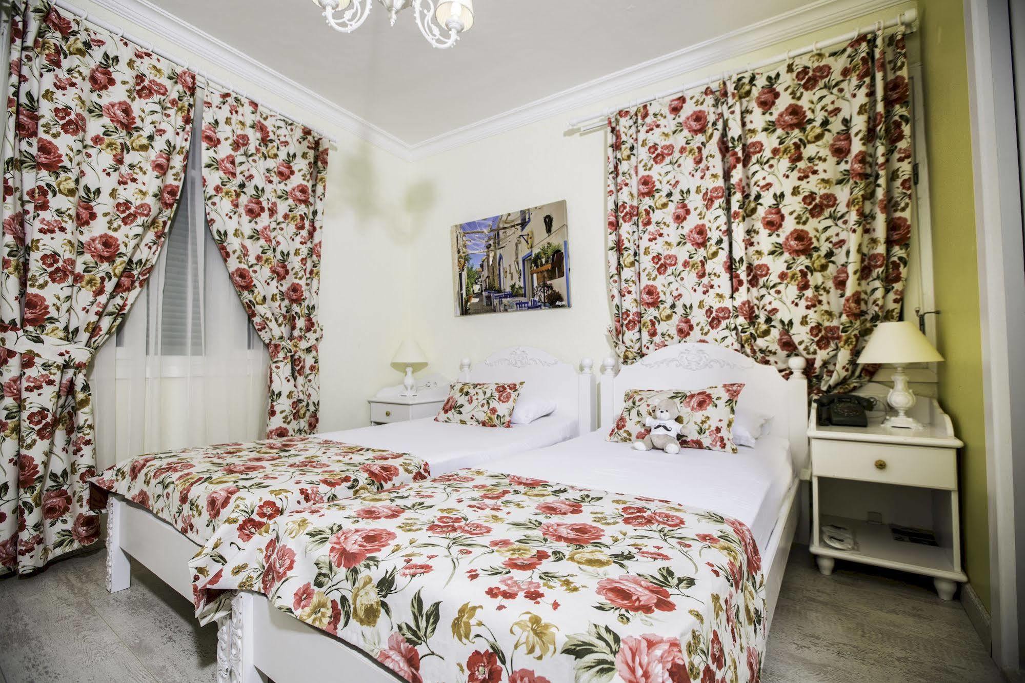 The White Hotel Alaçatı Buitenkant foto