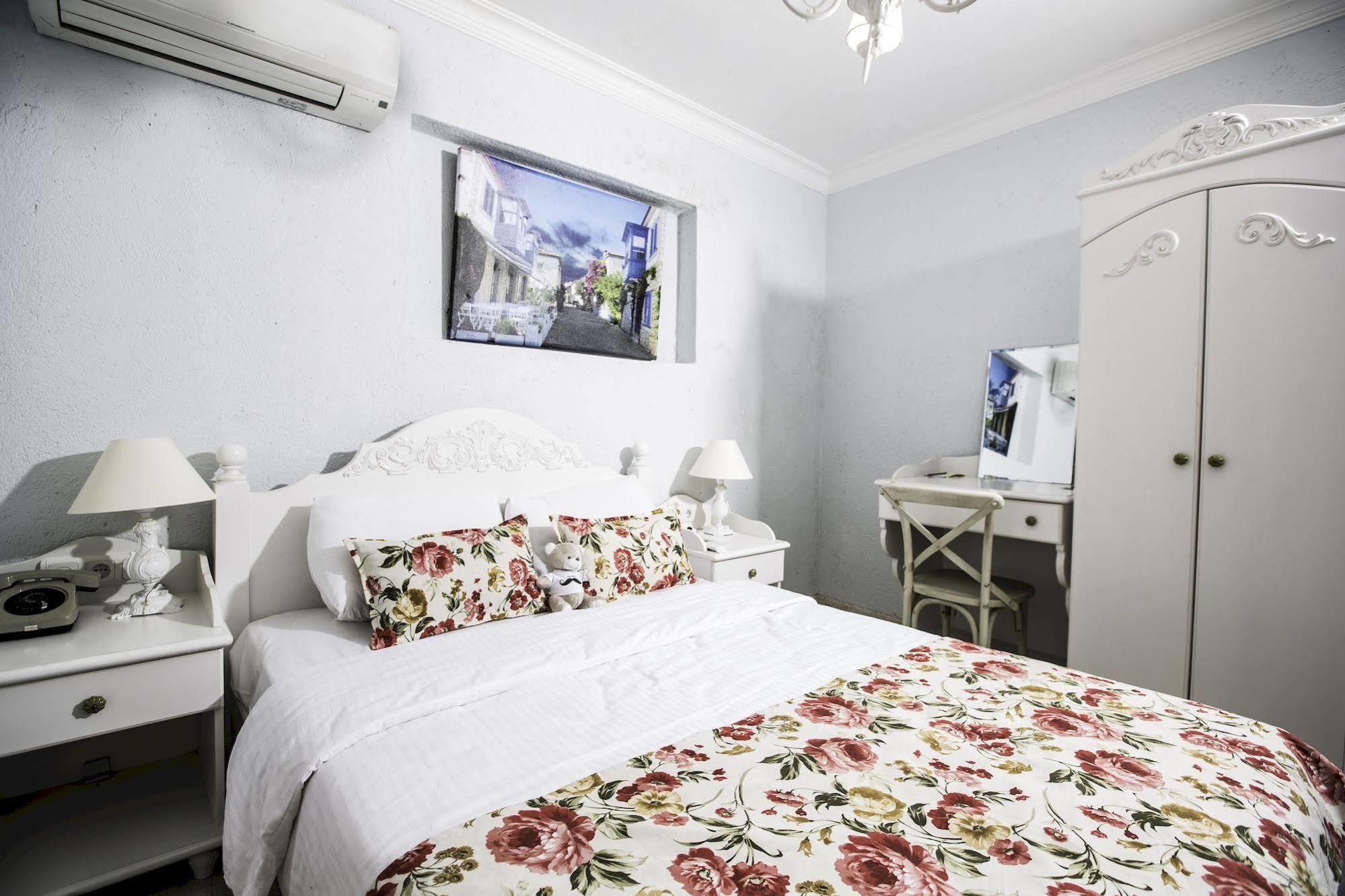 The White Hotel Alaçatı Buitenkant foto