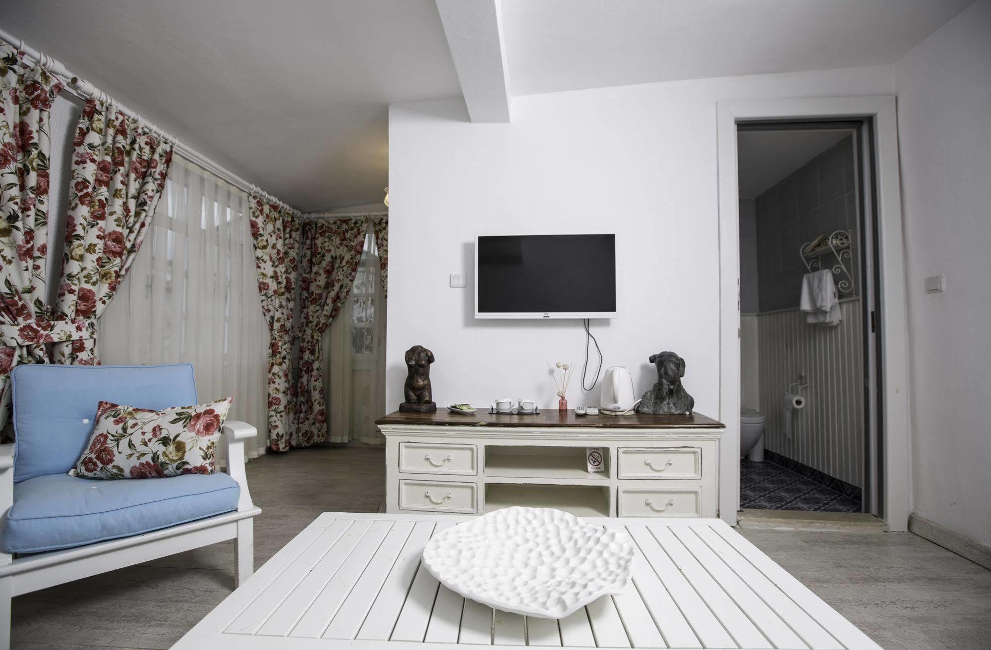 The White Hotel Alaçatı Buitenkant foto