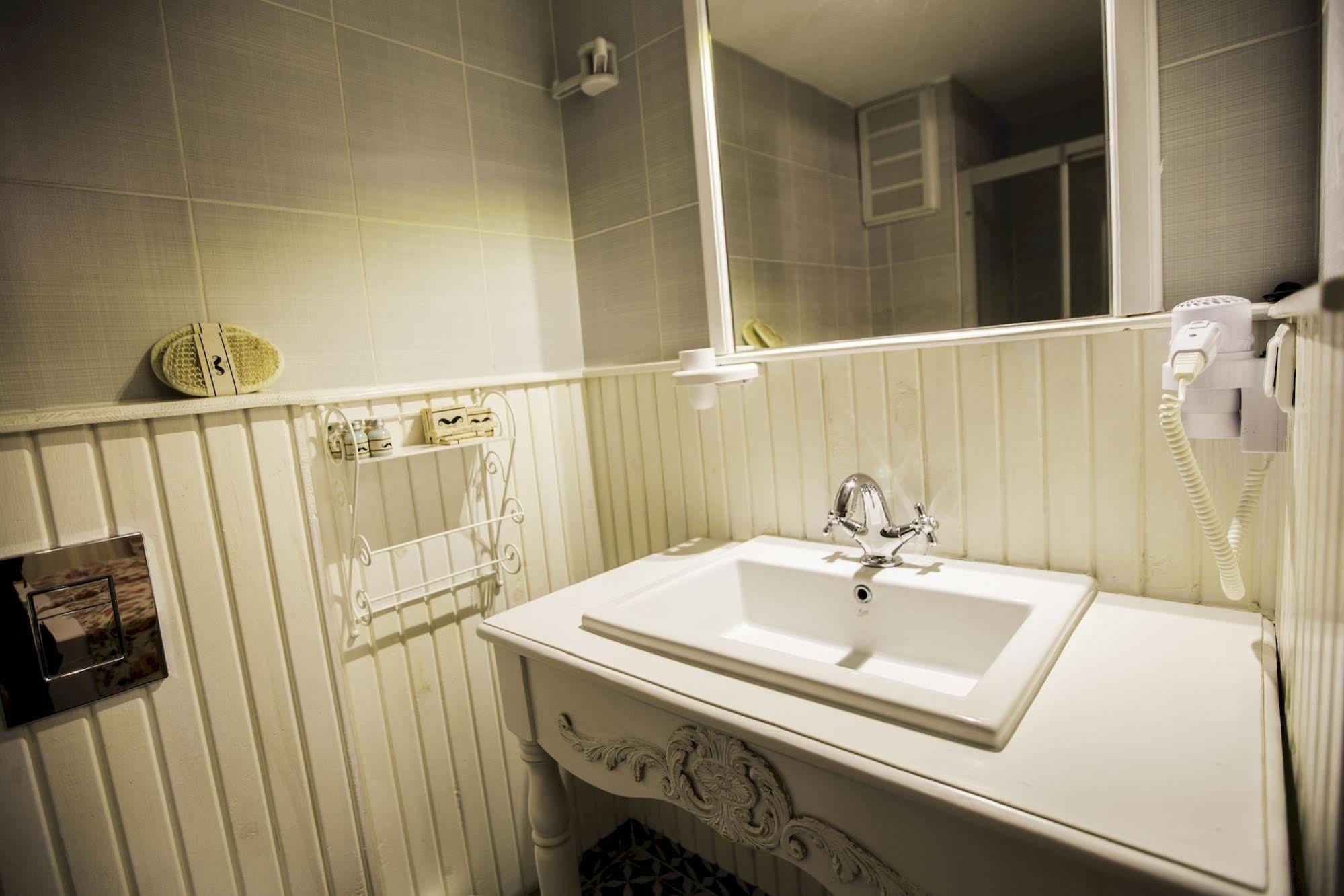 The White Hotel Alaçatı Buitenkant foto