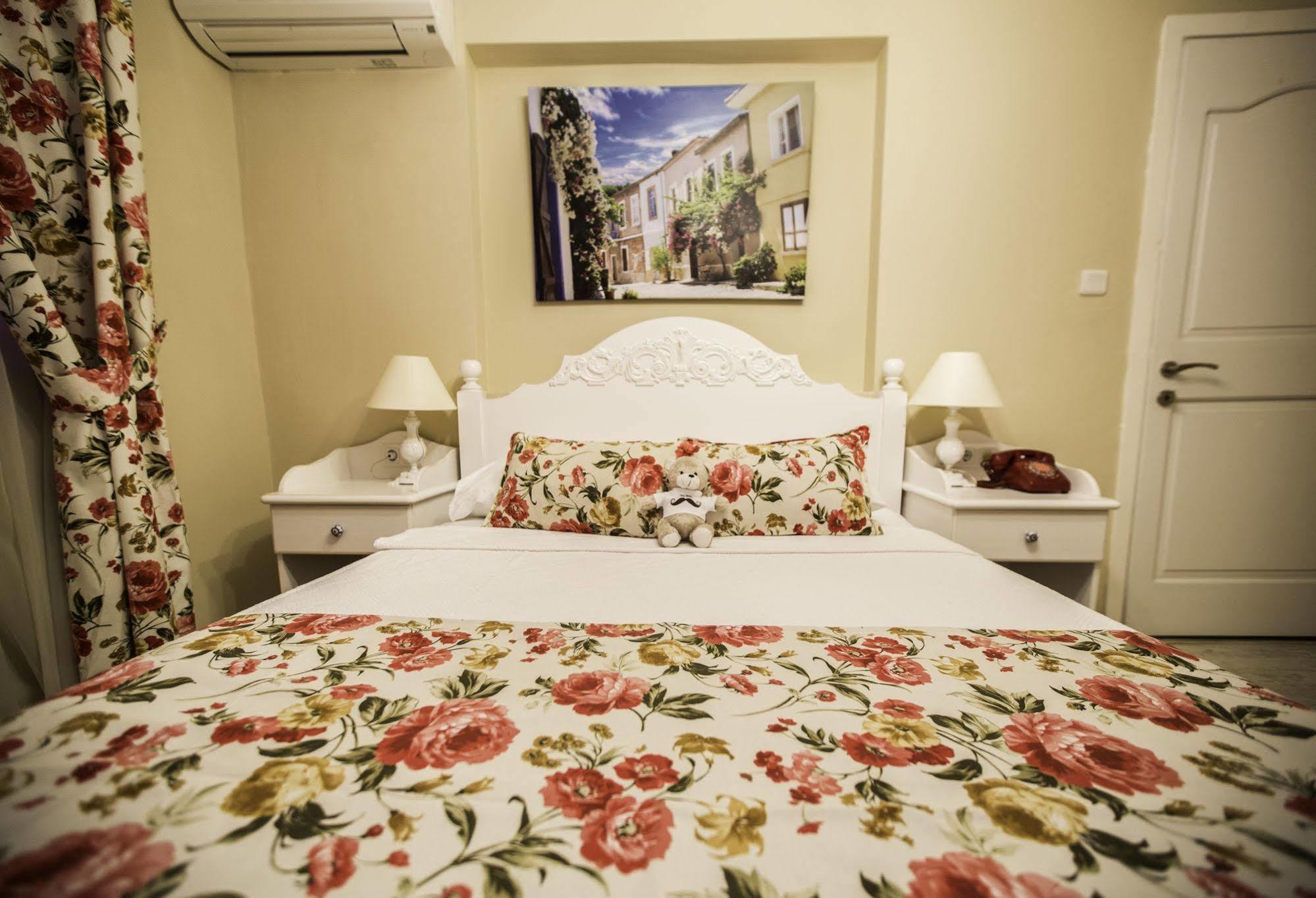 The White Hotel Alaçatı Buitenkant foto