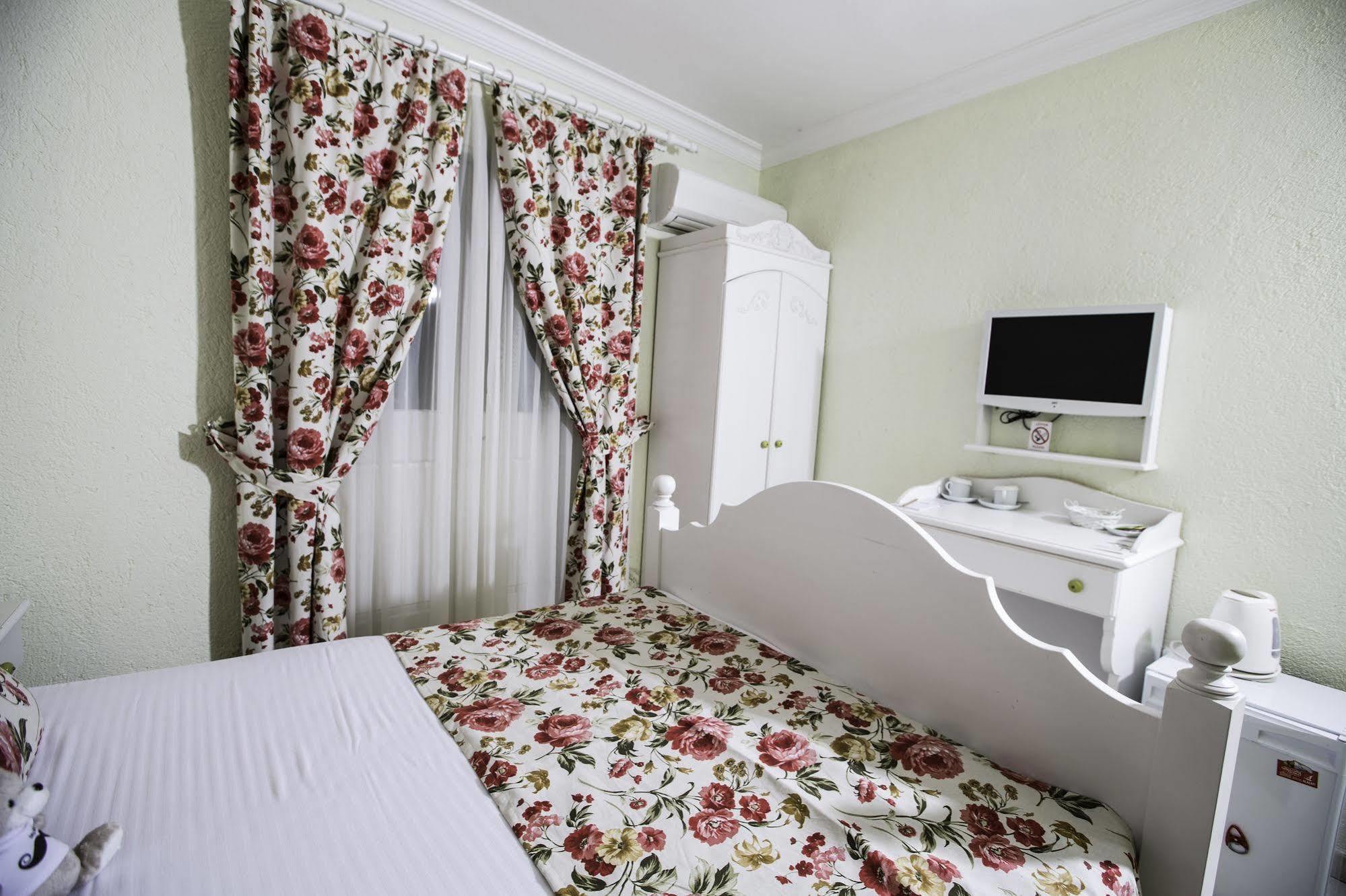 The White Hotel Alaçatı Buitenkant foto