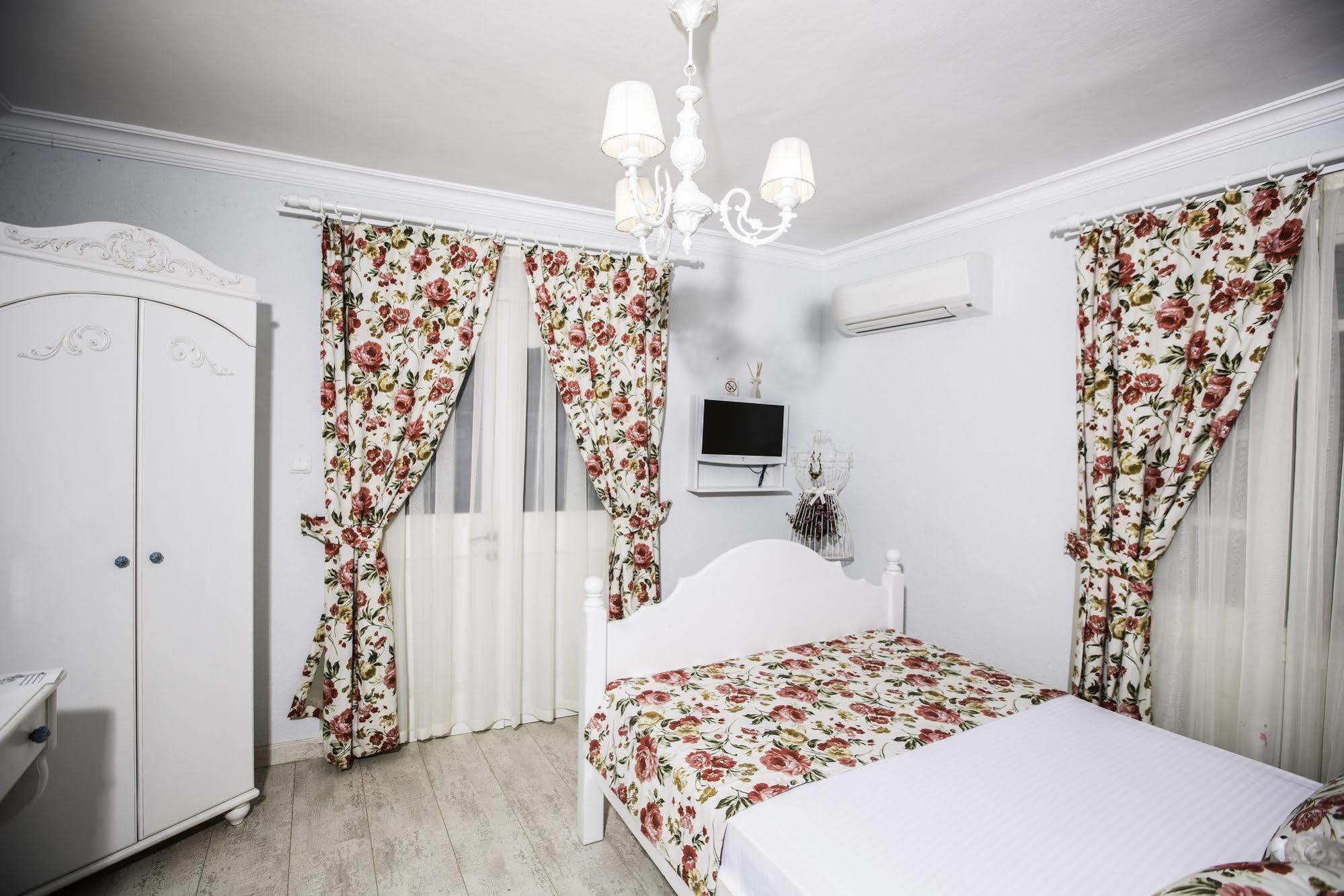 The White Hotel Alaçatı Buitenkant foto