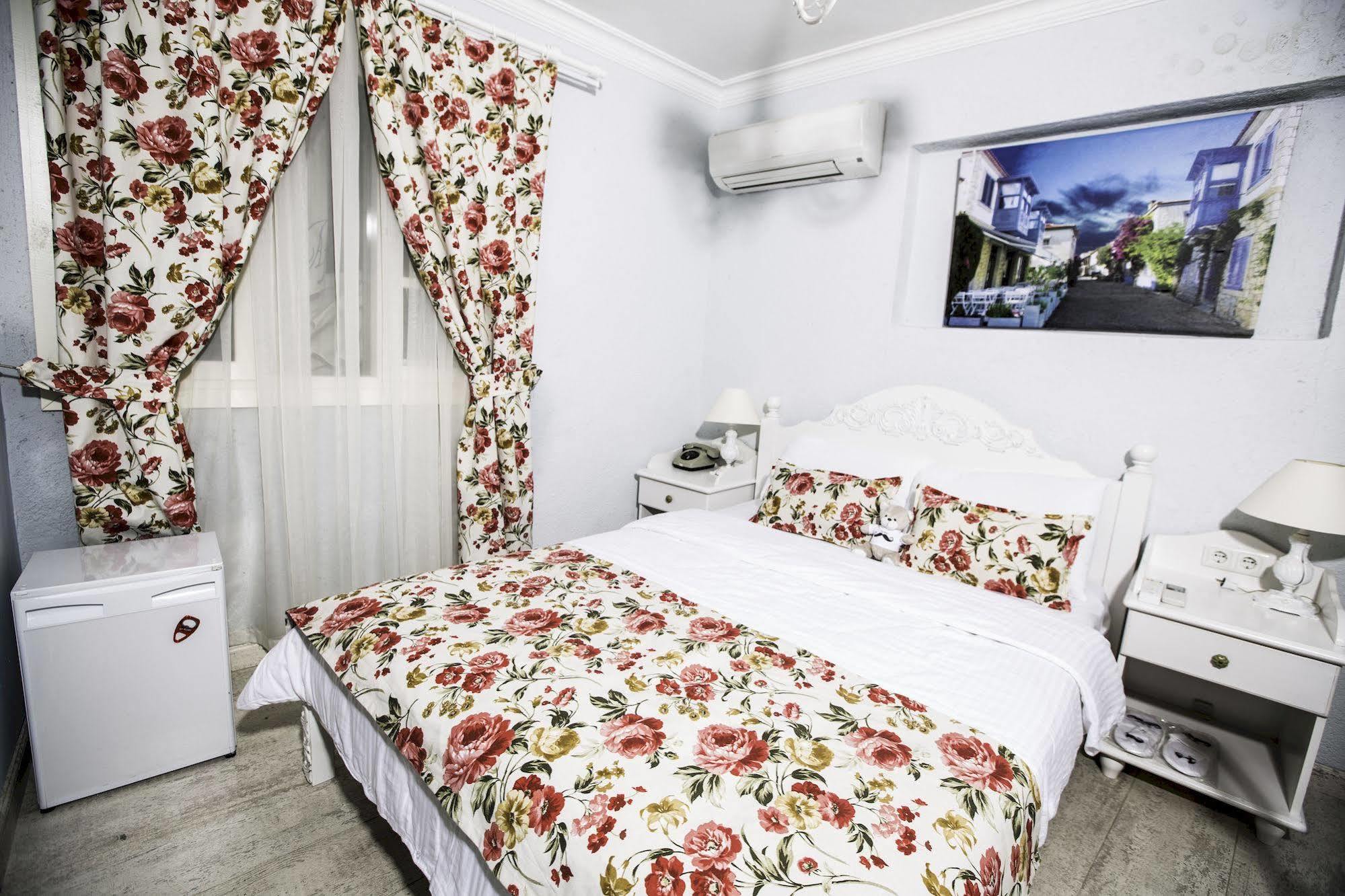 The White Hotel Alaçatı Buitenkant foto